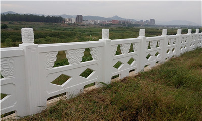 鎮(zhèn)江仿石護(hù)欄,石制欄桿